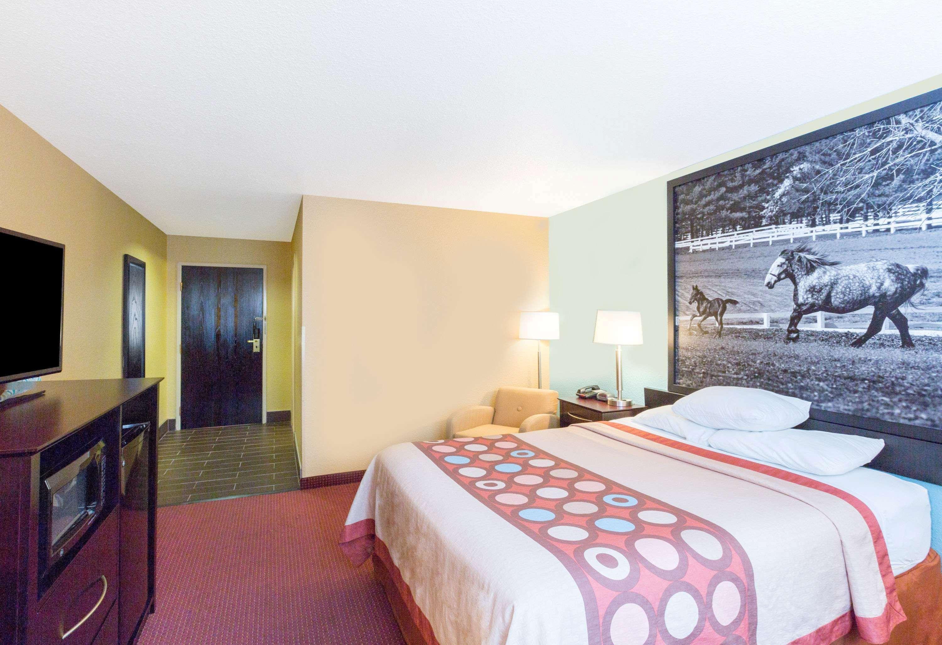 Hotel Super 8 By Wyndham Richmond Exterior foto
