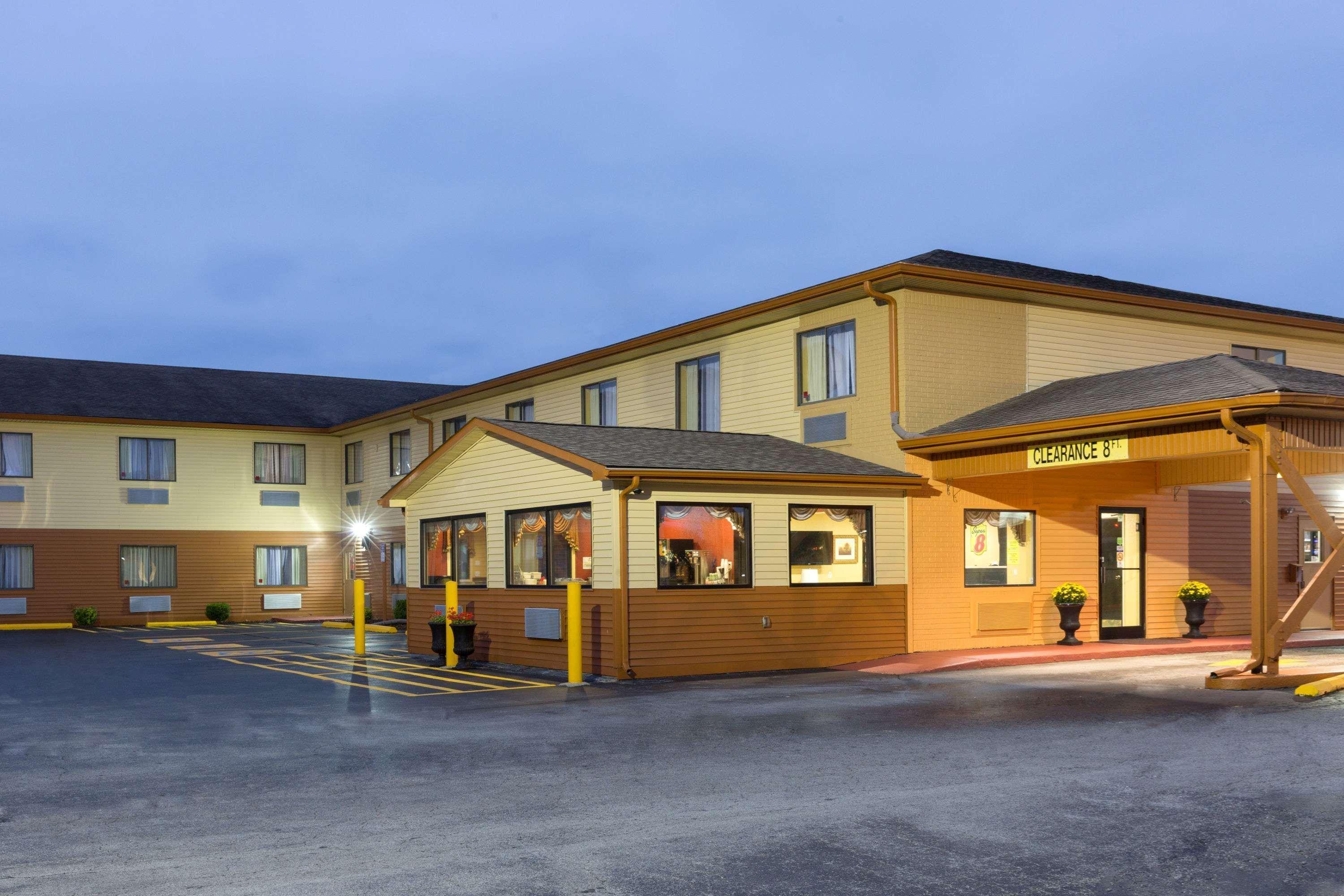Hotel Super 8 By Wyndham Richmond Exterior foto